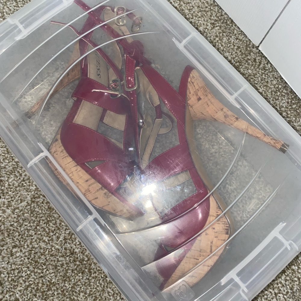 7.5 red guess heels